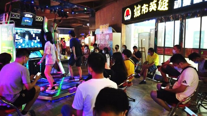 ゲームセンターも賑わっている
