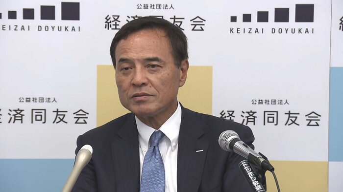 新浪代表幹事は、「こういう会社は早晩淘汰される」と痛烈に批判した(25日)