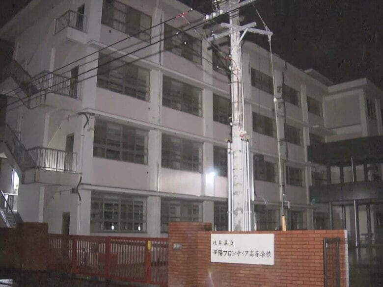 県立高校で授業中に生徒が“スプレー”を噴射 女子生徒3人を救急発送 当時は23人の生徒たちのみで教師は不在｜FNNプライムオンライン