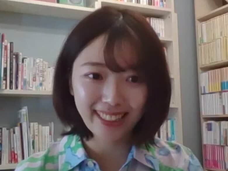 大ヒット『なぜ働いていると本が読めなくなるのか』三宅香帆さん、原点は故郷・高知の小学校「働き方改革で読書を」｜FNNプライムオンライン