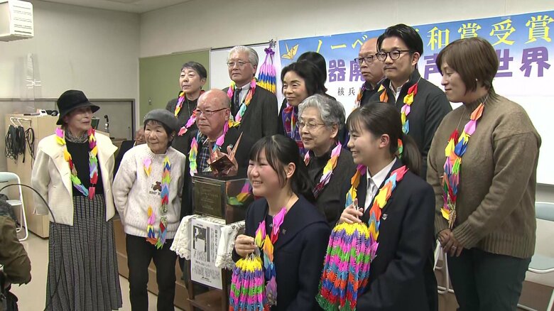 「核の傘は破れ傘」平和への祈りを折り鶴に託す　待ちに待ったノーベル平和賞　現地で被爆者が核廃絶への想い語る【長崎発】｜FNNプライムオンライン