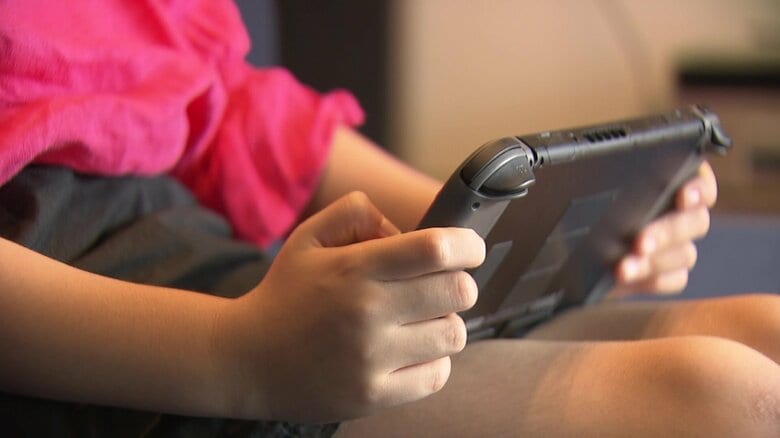 夏休み！外で遊んでほしいけど…子どもはゲーム三昧、ハマりすぎると“負の連鎖”も　作っておきたい「使用ルール」｜FNNプライムオンライン