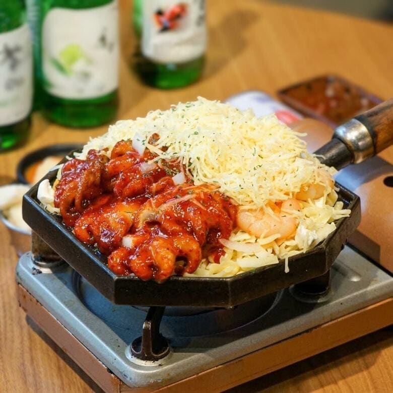 名物エビチュクミチーズフォンデュに限定赤味噌コプトリタンも味わえる…名古屋大須に東海初出店の本場韓国料理｜FNNプライムオンライン