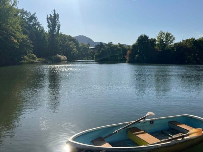 【速報】公園のボートが転覆し子供を含む外国人4人が投げ出される―全員自力で岸に上がり無事＜北海道札幌市＞｜FNNプライムオンライン