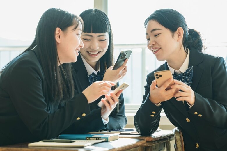 日本の高校生はSNSトラブル少ないが「無視」で問題深刻化も…日米中韓の高校生SNS調査　「推し活」目的最多36.7％｜FNNプライムオンライン