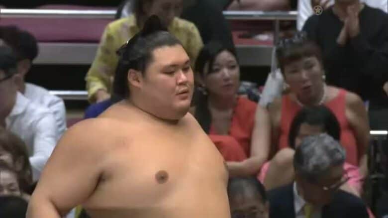 1敗守る大の里、初顔合わせの藤凌駕を撃破　優勝争いは残り6番どうなる｜FNNプライムオンライン