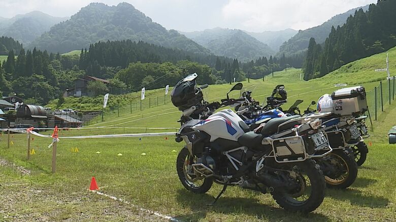 BMWがゲレンデを疾走！？夏の氷ノ山を“バイカーの聖地”に　100人超のライダー参加ユニークイベント（鳥取発）｜FNNプライムオンライン