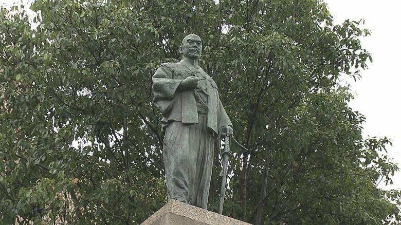 大分市春日浦にある大友宗麟像