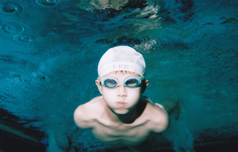 水泳と出会った頃の木村敬一選手（家族提供）