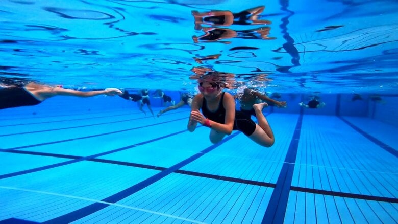 日本泳法（小堀流踏水術）を学ぶ子どもたち