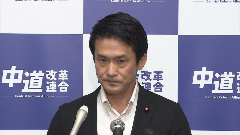 「痛切に猛烈に反省」と謝罪した中道・小川代表（29日）