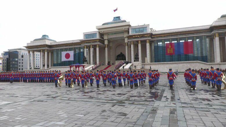 スフバートル広場で行われた歓迎式典