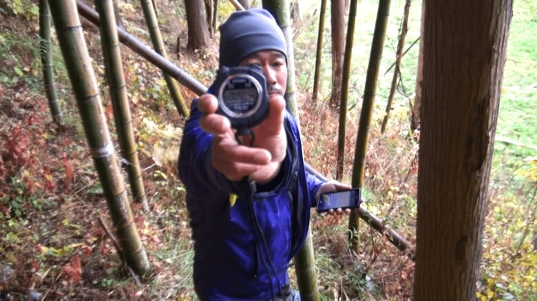 遺族は子どもたちが逃げられたことを立証しようと、校庭から裏山に何度も走って時間を測定した