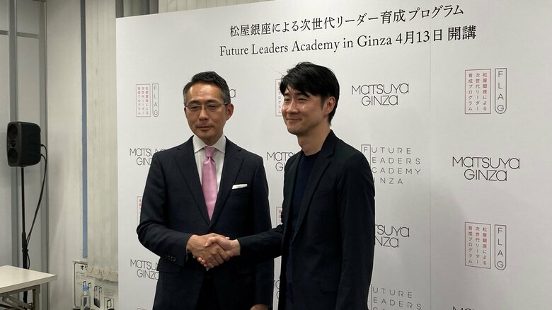 古屋毅彦社長（左）と日本デザインコミッティーの田川欣哉理事長（右）（1月19日）