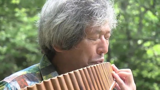 葛尾村に移住　パンフルート奏者の大束晋さん