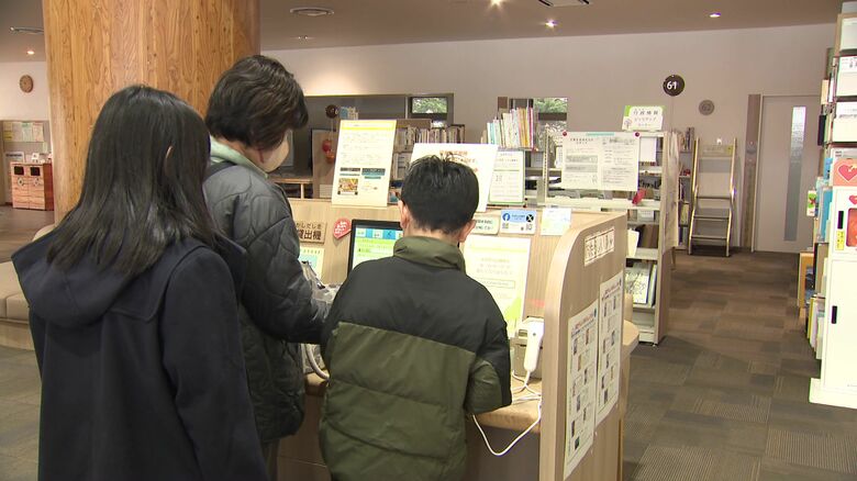 図書館の来館者数は1年間で6000人以上も増加