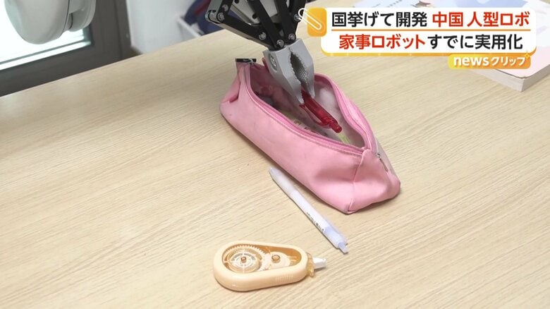 机に散らかった文房具も片付け