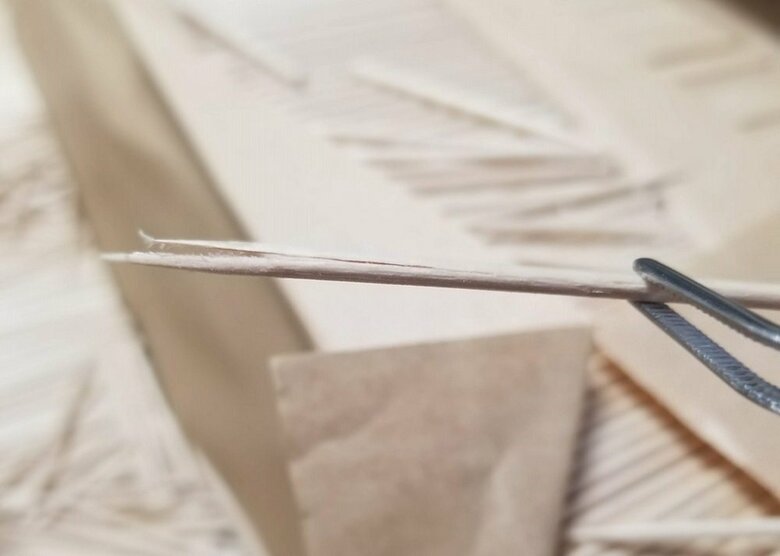 不良品例　先が割れてしまっている