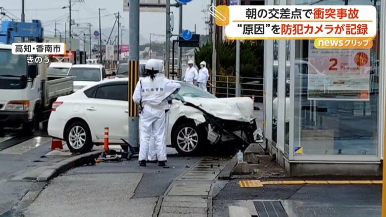 フロント部分が大きく破損した白い車