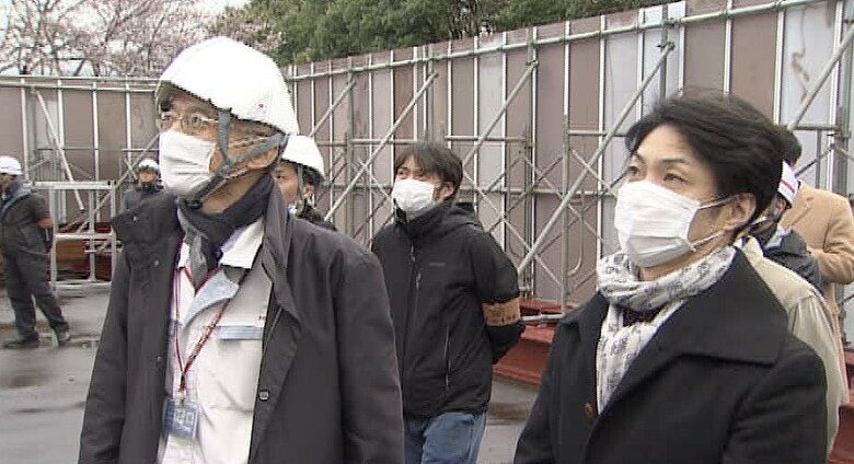 トヨタ・小島さんと演出統括を務めた野村萬斎さん(2020年3月)