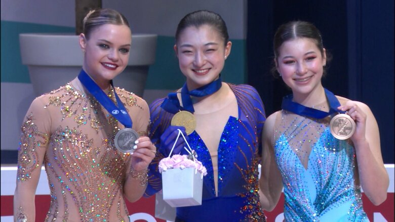 2022年の世界選手権で坂本花織と表彰台にのぼる