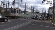 「ブレーキをかけたが間に合わなかった…」遮断機が下りた踏切に車が進入し列車と衝突　けが人なし　