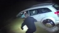 女性が沈む! 緊迫救出劇 車が川に転落 原因は何?