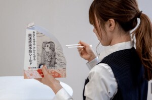 三方向をガード「飛沫感染シールド付き弁当」登場…SNSでは“早弁スタイル”と反響