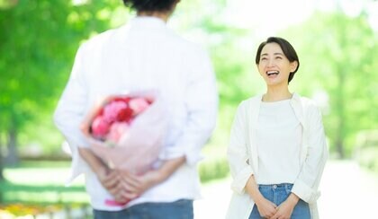夫から妻への母の日のプレゼントはどうする?64.7%が「初めての母の日には何もなかった」と回答。妻が本当に望むプレゼントとは