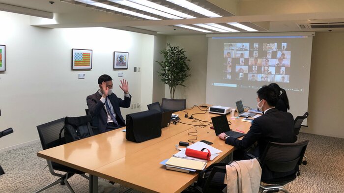 新入社員とオンラインでやり取りする様子(提供:凸版印刷)