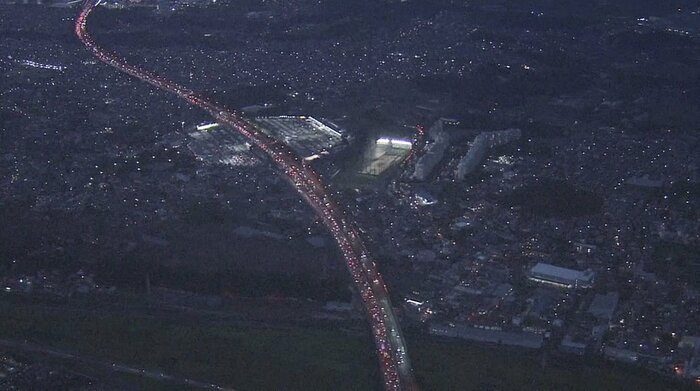 連休中混雑の高速道路