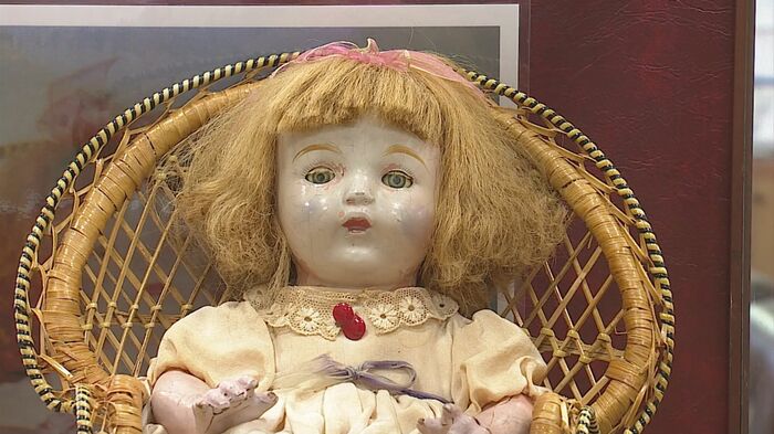 焼却処分を免れた青い目の人形