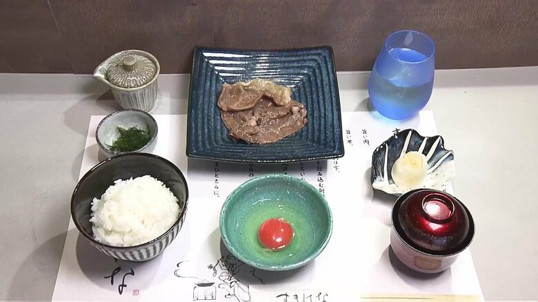 「すき焼き肉2枚」のセットが1980円で“価格論争”　店は「食べ応えよりも心の満足度」をアピールも客からは「豆腐とネギくらいは付けて」の声も｜FNNプライムオンライン