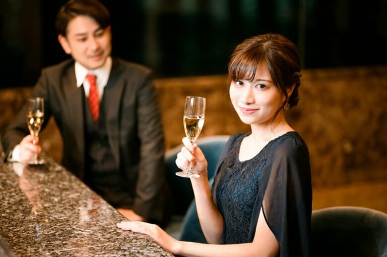 「TOKYO CLASS」、20代前半(20~24歳)の女性100人を対象に、「年上男性との恋愛」に関するアンケート調査を実施