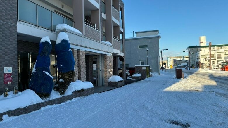 下校中の小学5年生の男の子が暴行を受ける…男がすれ違いざまに腹を殴ったか＿35～40歳代・170～180センチの”金髪メガネ男”が逃走中＿周辺では12月にも同様の事件＜北海道札幌市西区＞｜FNNプライムオンライン