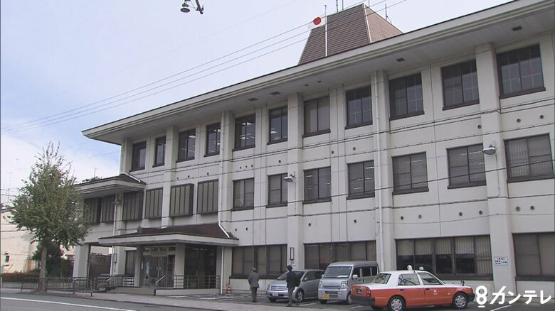 【速報】パトカーに追跡され逃走したバイクが事故　運転の１９歳女性が重傷　女性は無免許でヘルメット着用せず　京都府警「適正な追跡」　　｜FNNプライムオンライン