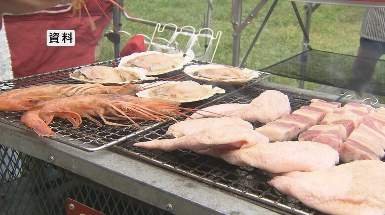 キャンプ、バーベキューなど野外での調理は注意　“食中毒注意報”「肉や魚は十分加熱する」「焼く箸と食べる箸を使い分ける」など衛生管理の徹底を呼びかけ｜FNNプライムオンライン