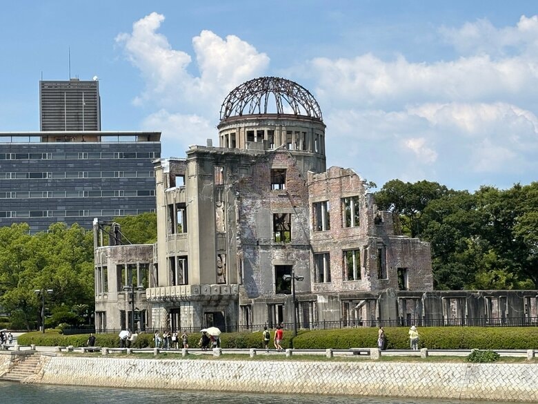 “奇跡”の舞台・被爆した旧日銀広島支店の暗闇で平和を考える「核武装は安上がり」をなぜ広島県民は支持したのか｜FNNプライムオンライン