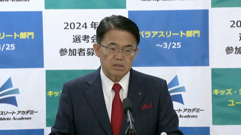 肩を落とした愛知・大村知事（3月29日）