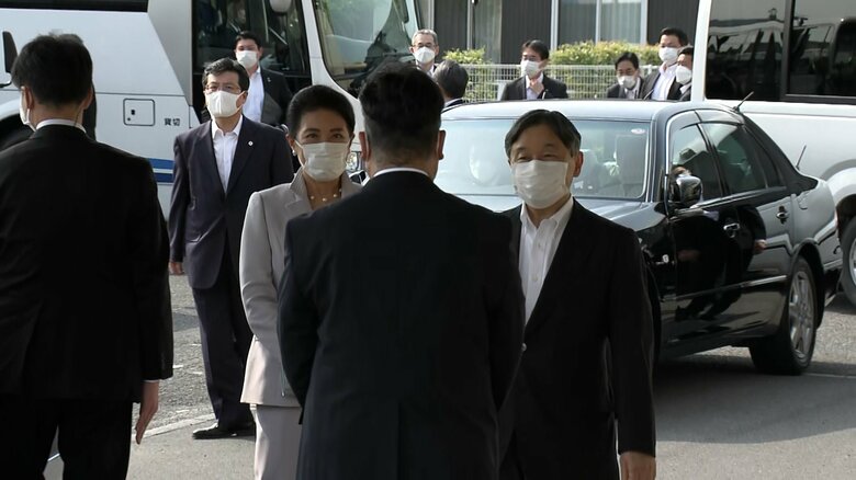 26日午後、倉敷市真備支所に到着された両陛下