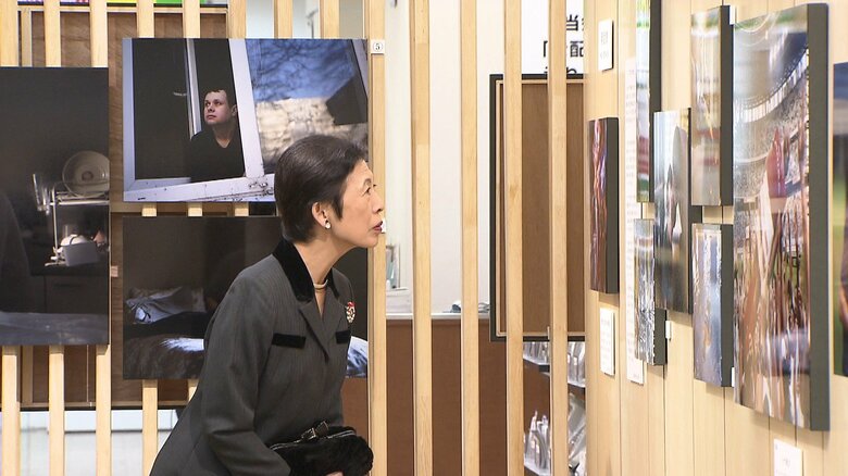 身を乗り出して写真を見つめられた　12月21日