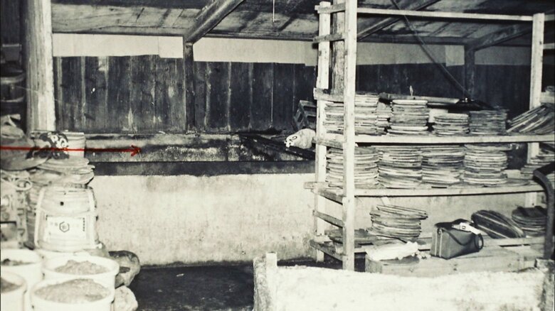 衣類が見つかった味噌樽