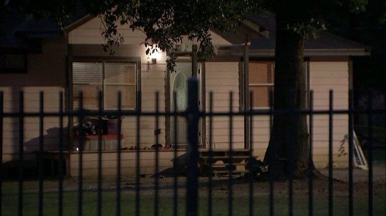 銃乱射が起きた住宅　8歳の子どもを含む男女5人が犠牲になった（テキサス州クリーブランド・4月29日）