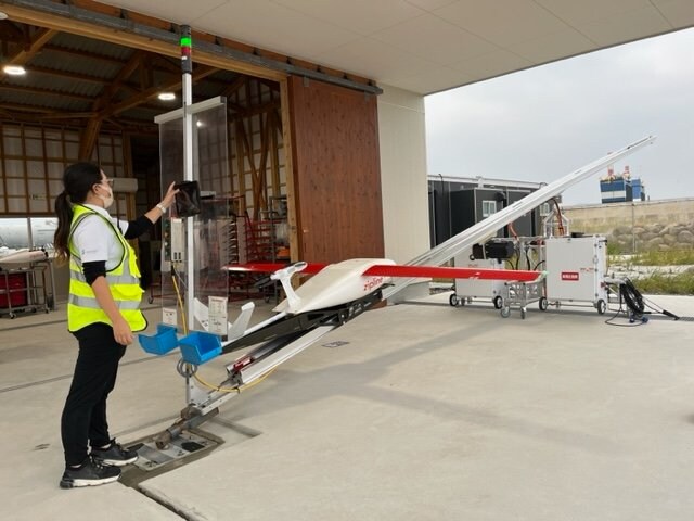 固定翼ドローンを使って医療用の医薬品を配送する