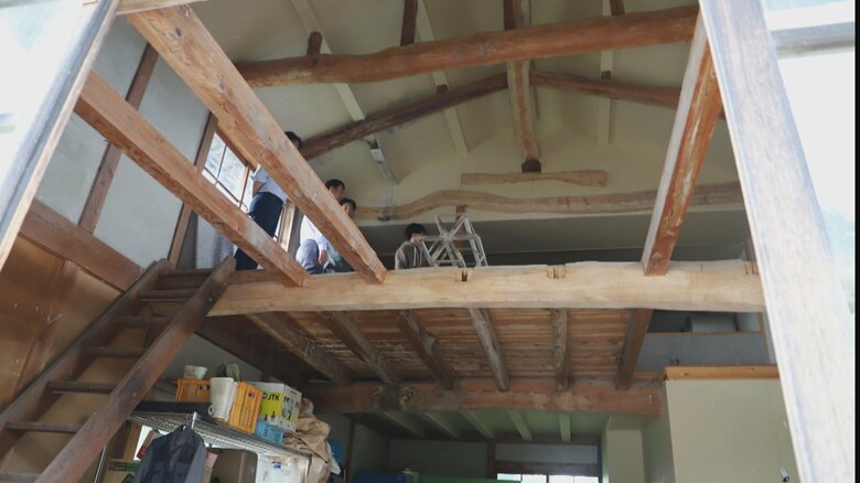 改修中の納屋