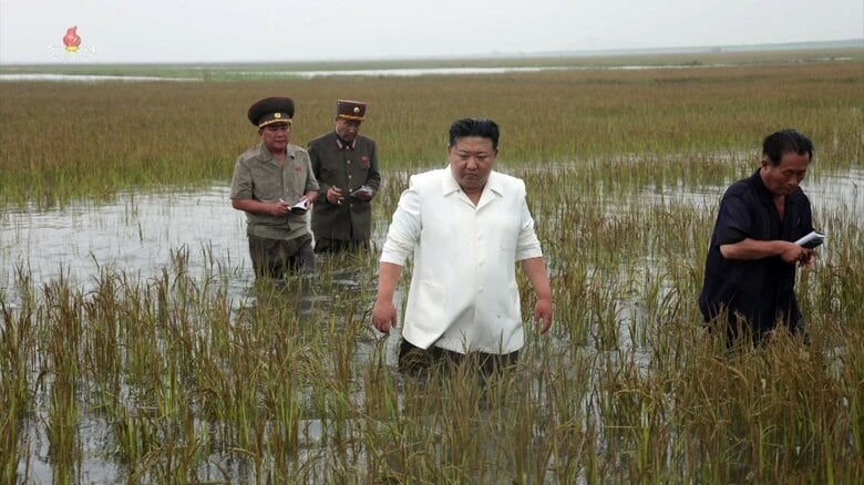 自ら冠水した現場に入る金正恩総書記　2023年8月