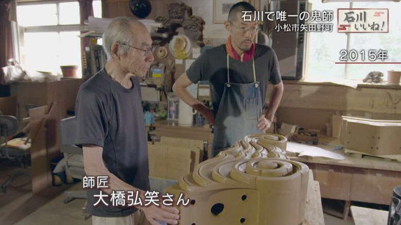 引退した師匠の大橋弘笑さんと共に（2015年撮影）