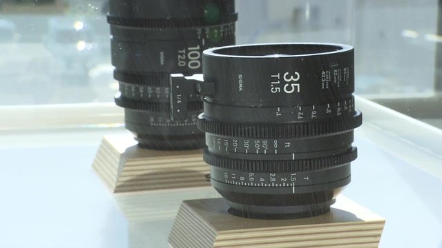 最高峰の技術が求められるシネレンズ