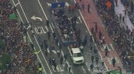 53年ぶりNBA制覇のニューヨーク・ニックスがマンハッタンでパレード　200万人が熱狂