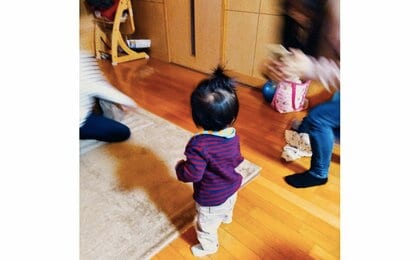 「初めて立った息子」を撮影しようと慌てふためく“残像夫婦”が話題…無事に撮影できたのか聞いた